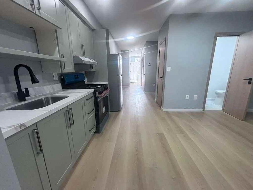 146 36th St Ne #2 - Photo 3 of 27