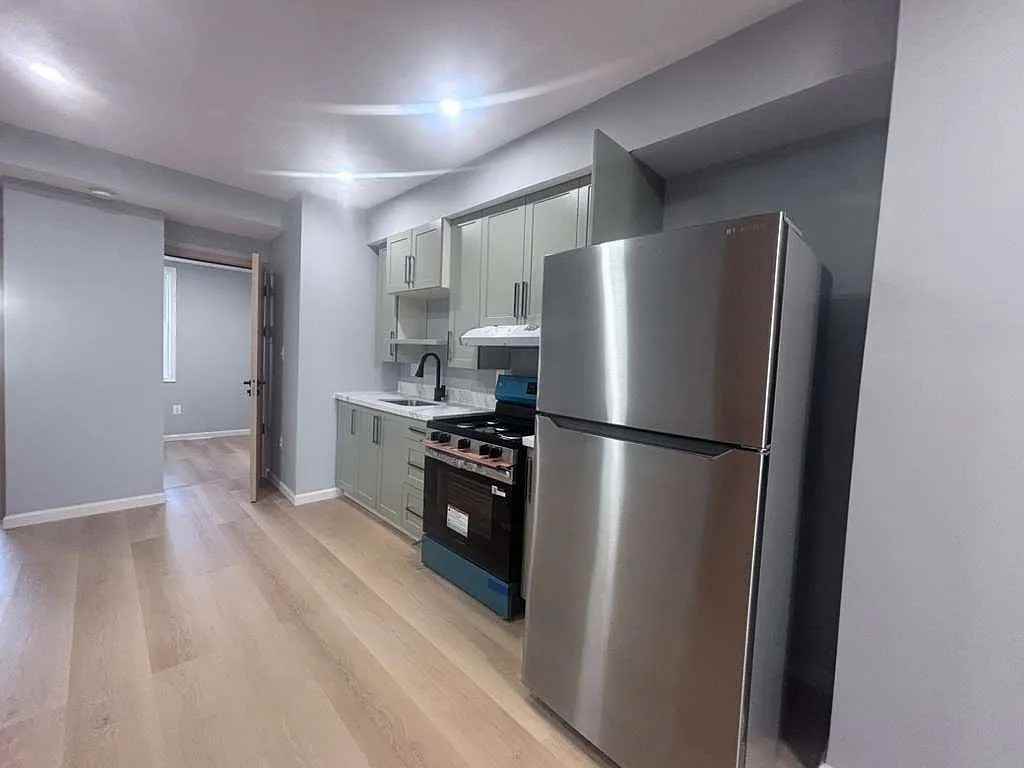 146 36th St Ne #2 - Photo 4 of 27