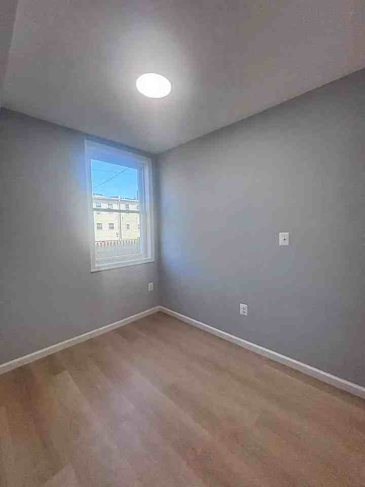 146 36th St Ne #2 - Photo 7 of 27