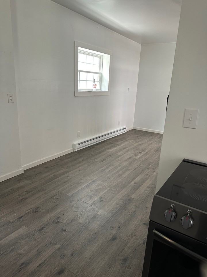 905 4th Ave #A - Photo 6 of 15