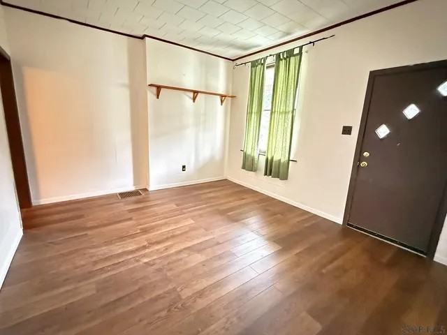 129 Plainfield Ave - Photo 2 of 10
