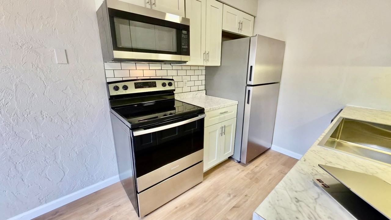 837 S 74th St #11 - Photo 4 of 20