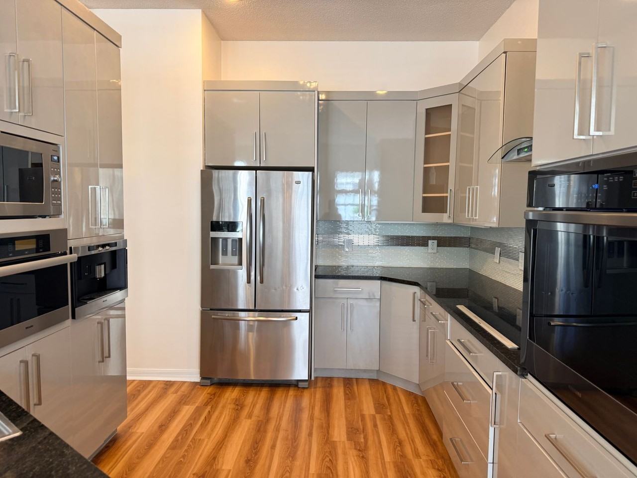 607 Wisteria Ct - Photo 3 of 30