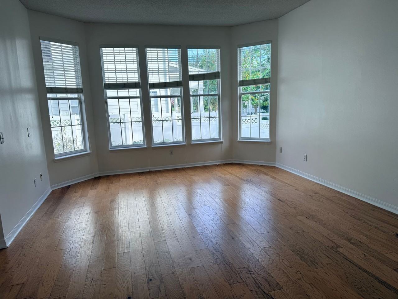 607 Wisteria Ct - Photo 4 of 30