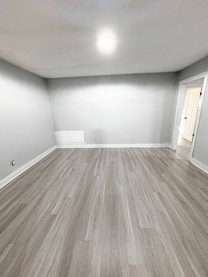 404 Richardson Dr - Photo 3 of 11