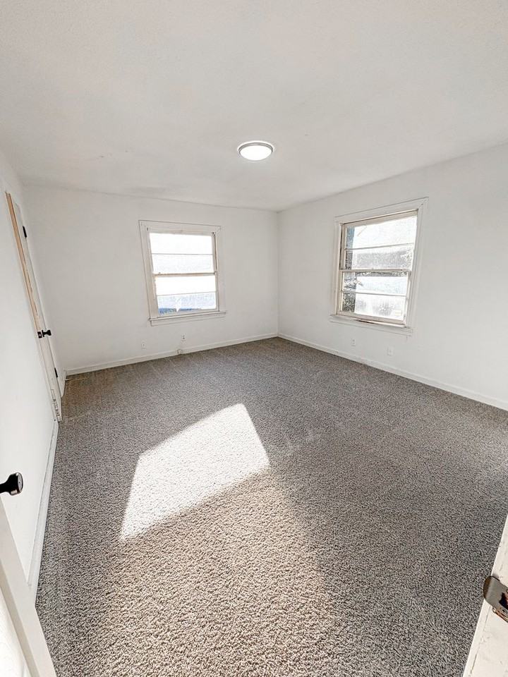 404 Richardson Dr - Photo 4 of 11