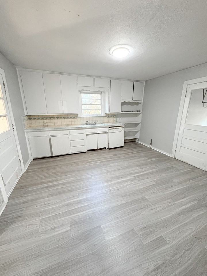 404 Richardson Dr - Photo 5 of 11