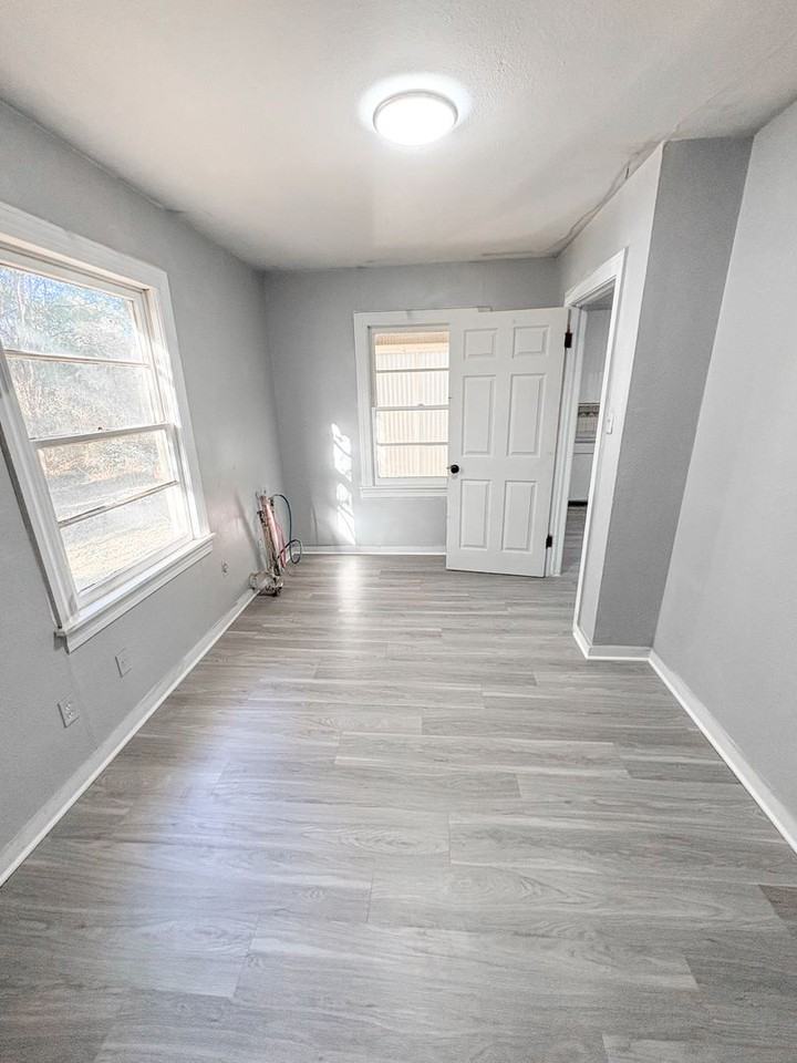 404 Richardson Dr - Photo 7 of 11