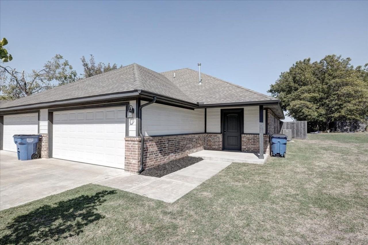 1323 E Ash St - Photo 2 of 20
