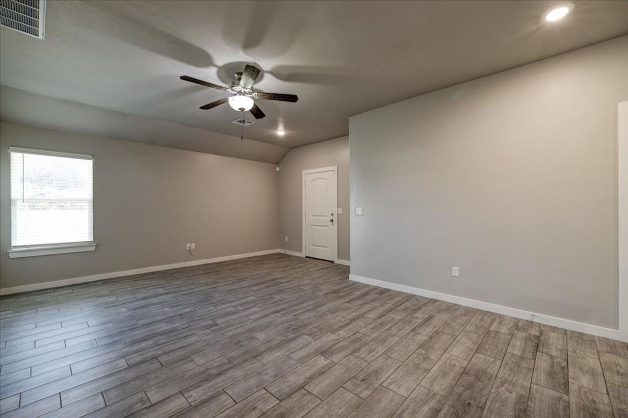 1323 E Ash St - Photo 6 of 20