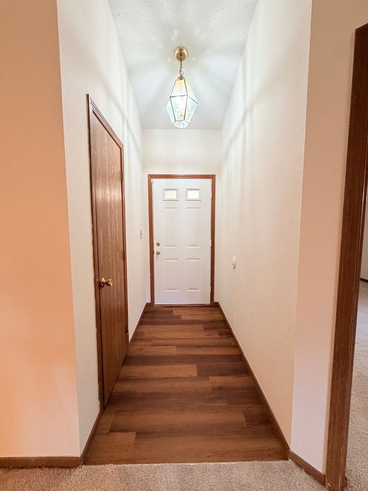 4516 Riverbrook Ln - Photo 3 of 21
