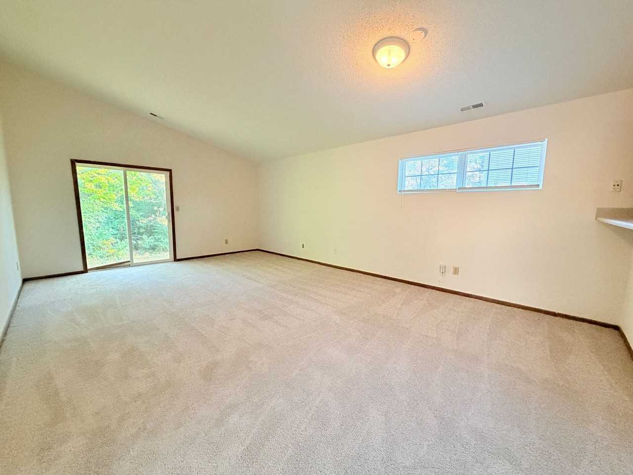 4516 Riverbrook Ln - Photo 4 of 21