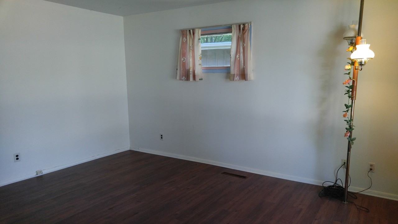 1544 Sw 23rd St - Photo 2 of 16