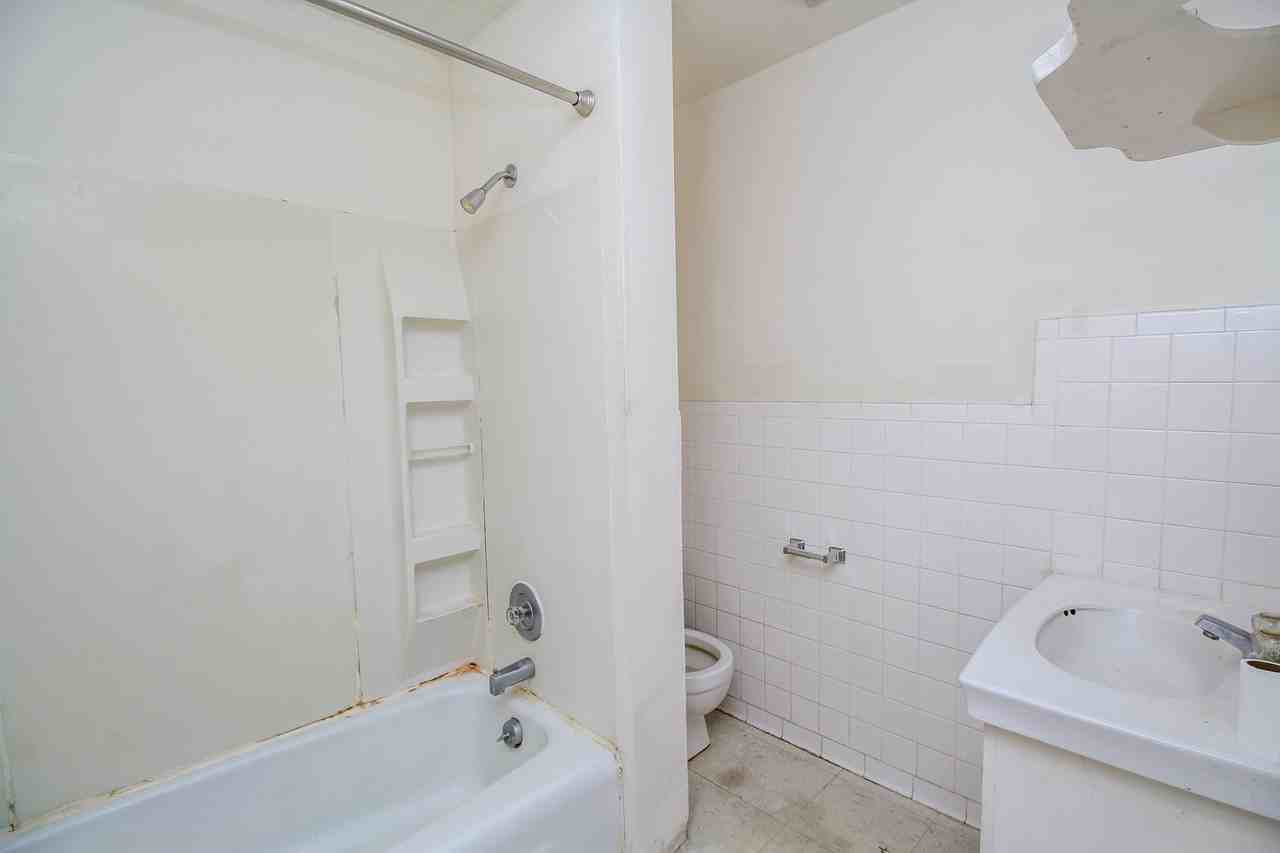 1506 Rosemary Ln - Photo 2 of 30
