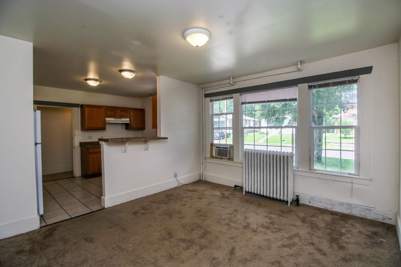 1506 Rosemary Ln - Photo 5 of 30