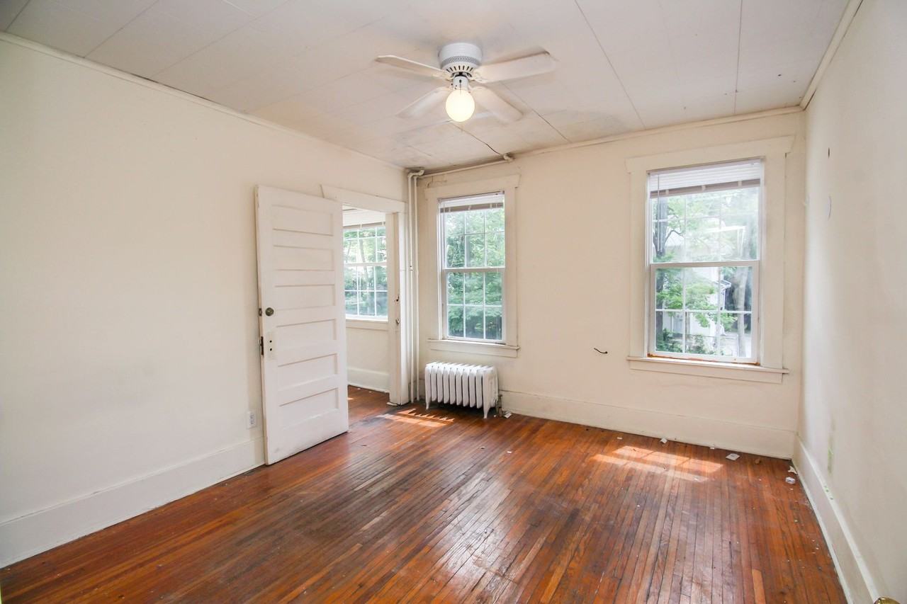 1506 Rosemary Ln - Photo 6 of 30