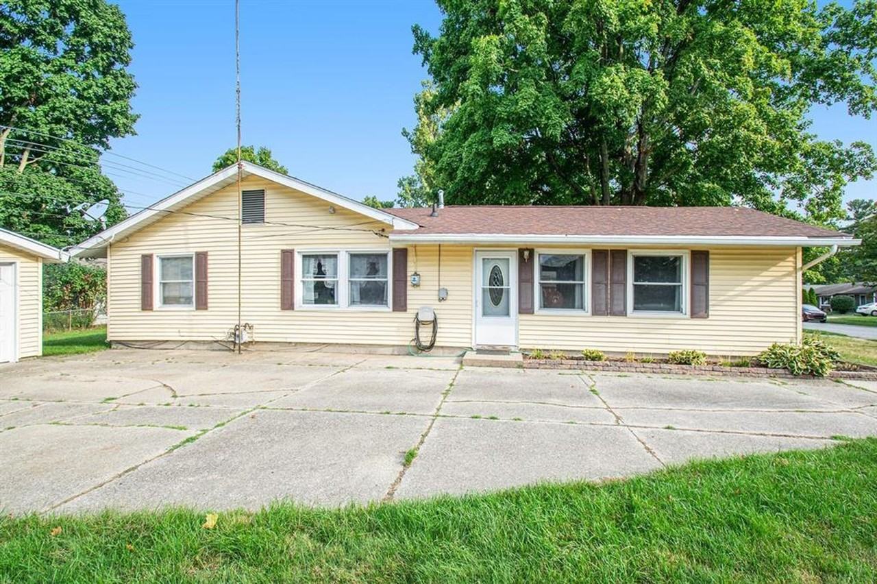 1127 Ebeling Dr - Photo 2 of 20