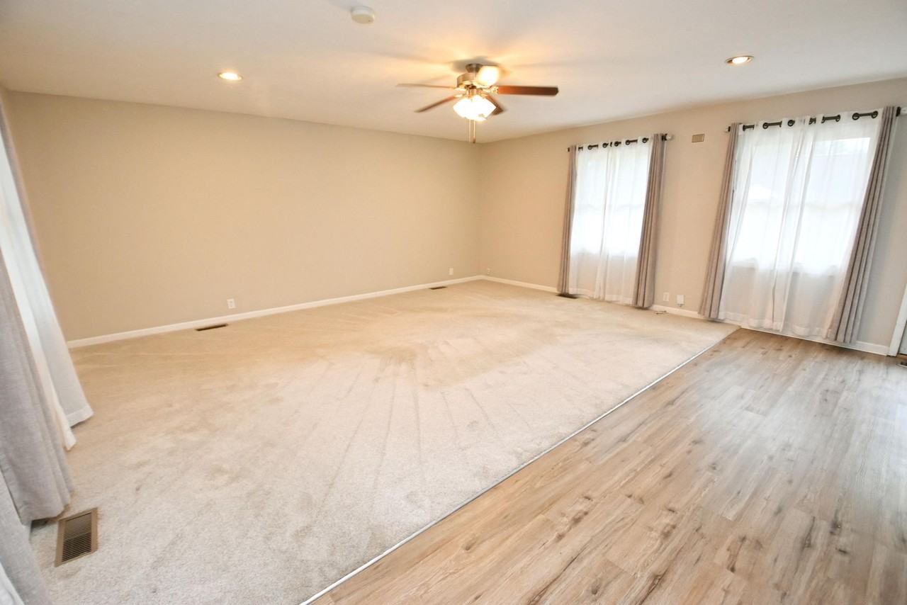 1127 Ebeling Dr - Photo 4 of 20