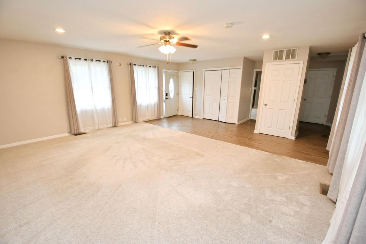 1127 Ebeling Dr - Photo 5 of 20