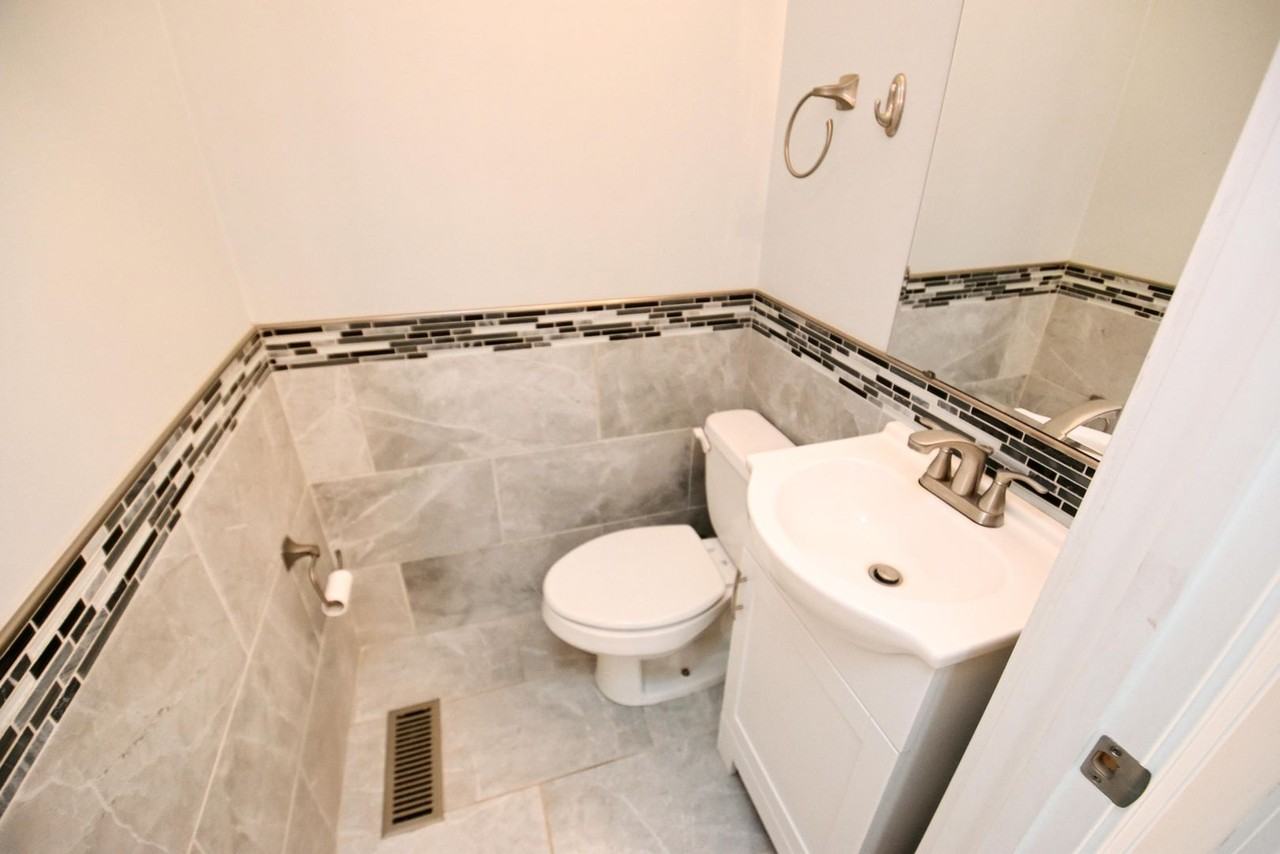 1127 Ebeling Dr - Photo 6 of 20