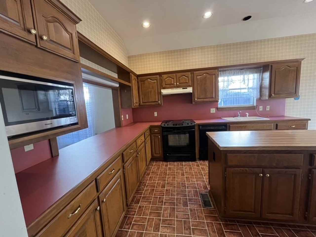 9146 S Florence Pl - Photo 4 of 24