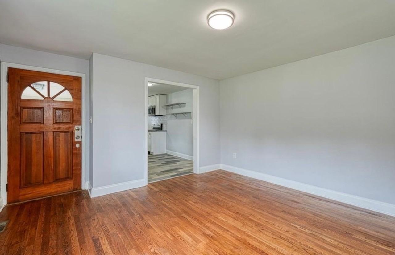 215 Collins Ave - Photo 2 of 21