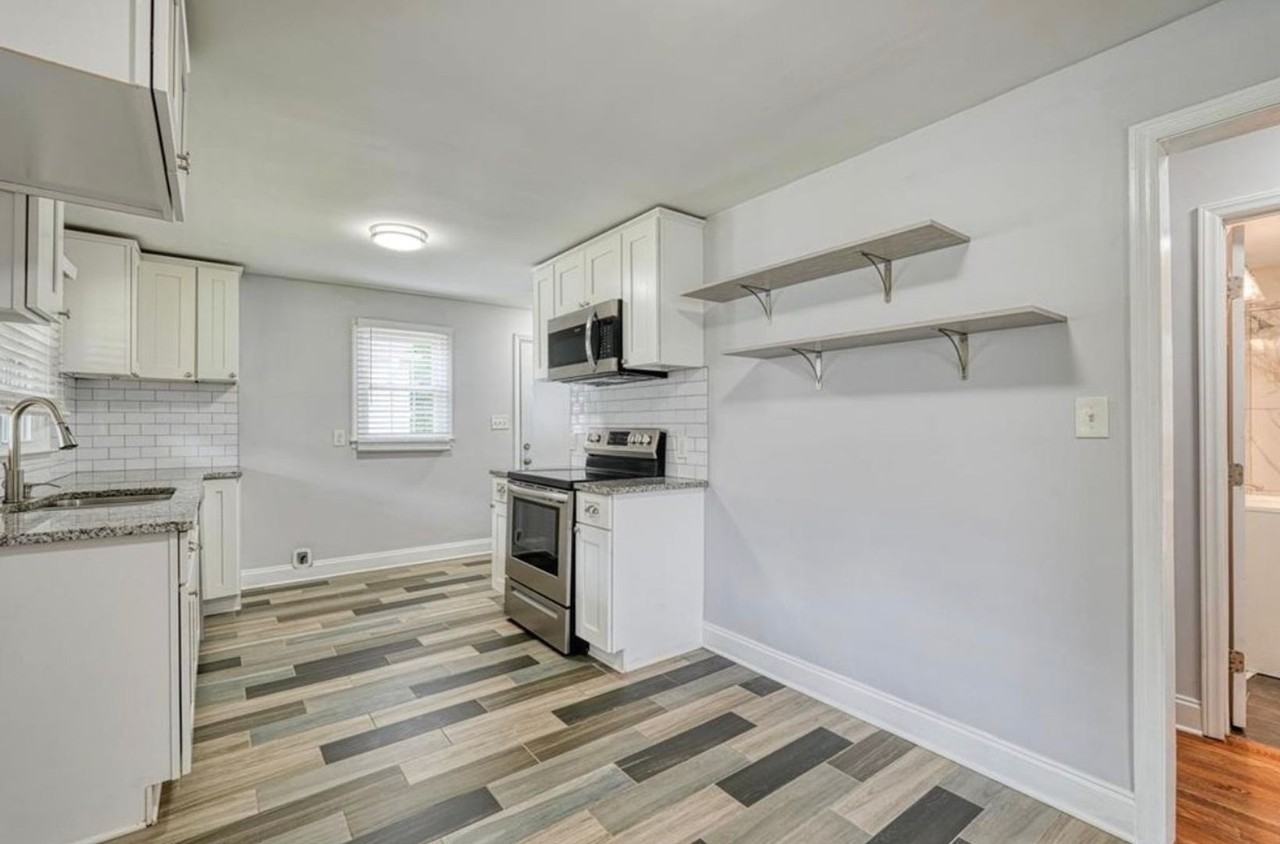 215 Collins Ave - Photo 4 of 21