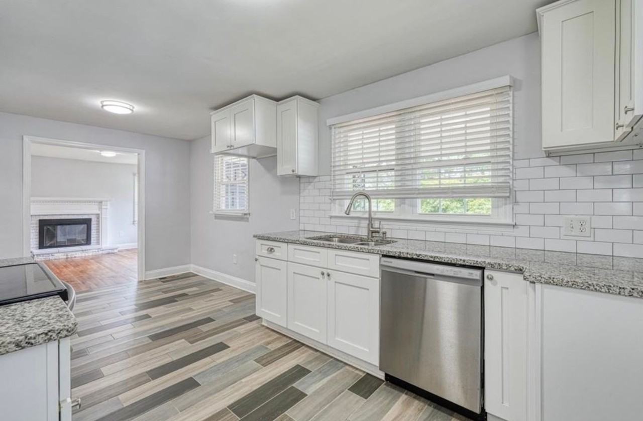 215 Collins Ave - Photo 6 of 21