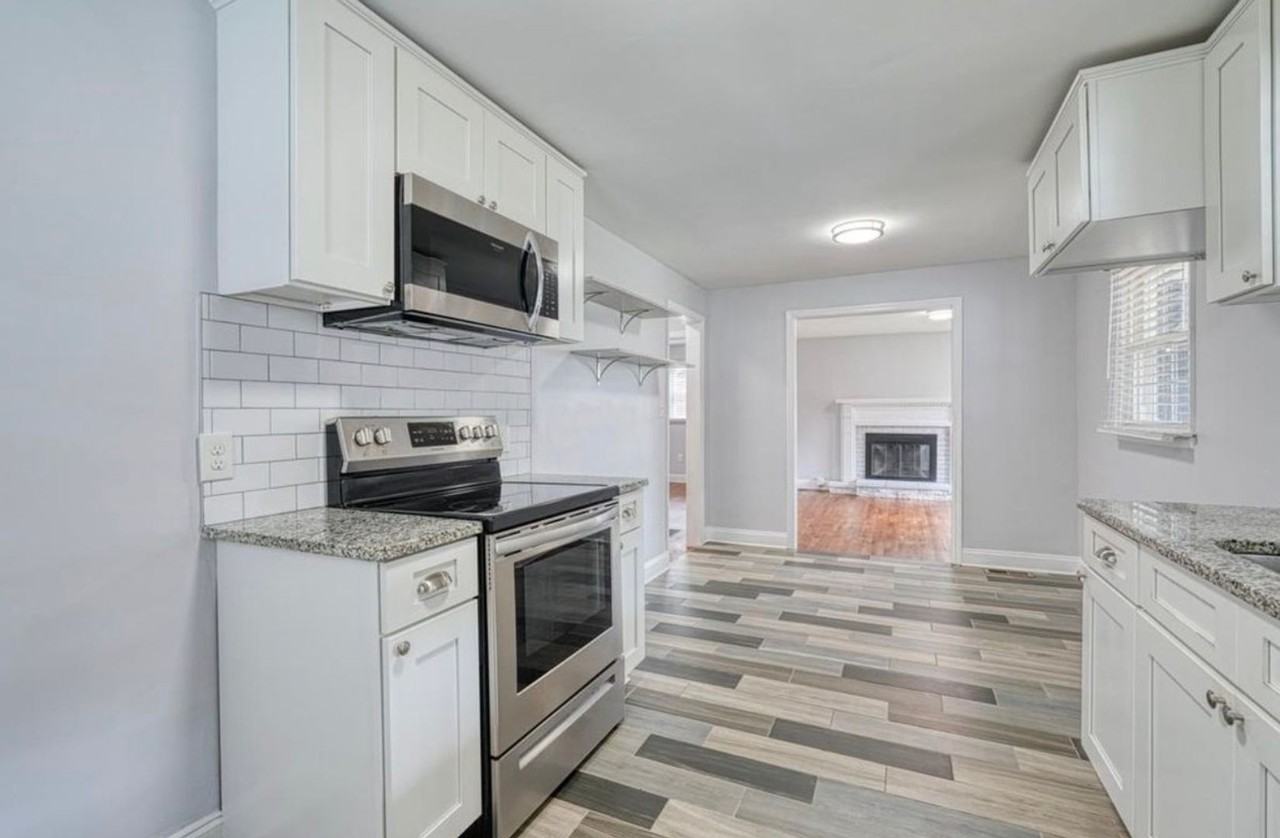 215 Collins Ave - Photo 7 of 21
