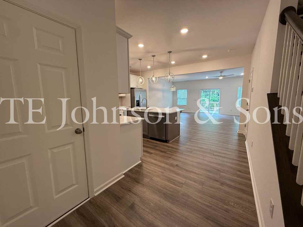 223 Latrobe Ln - Photo 7 of 50