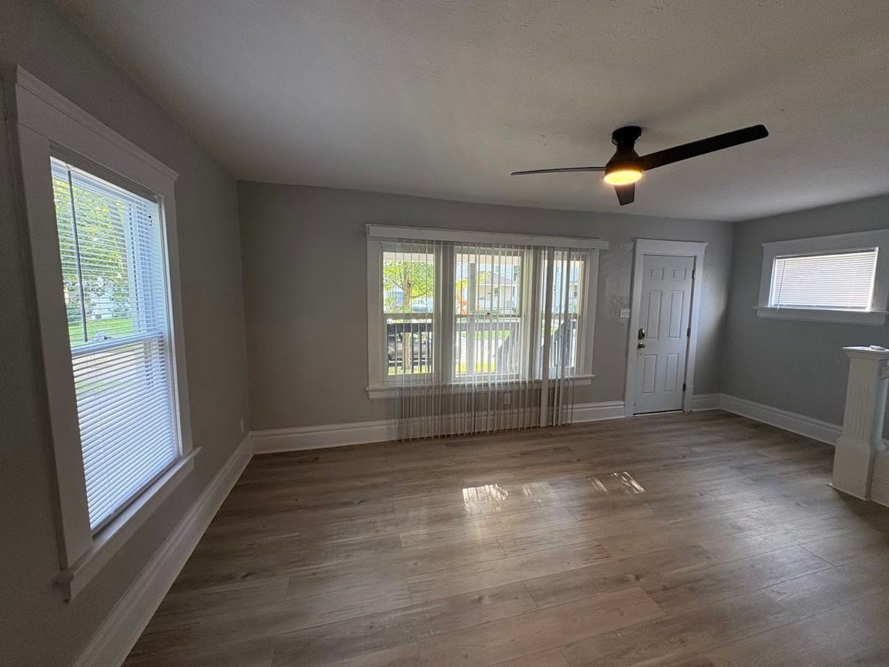 976 Neptune Ave - Photo 3 of 15