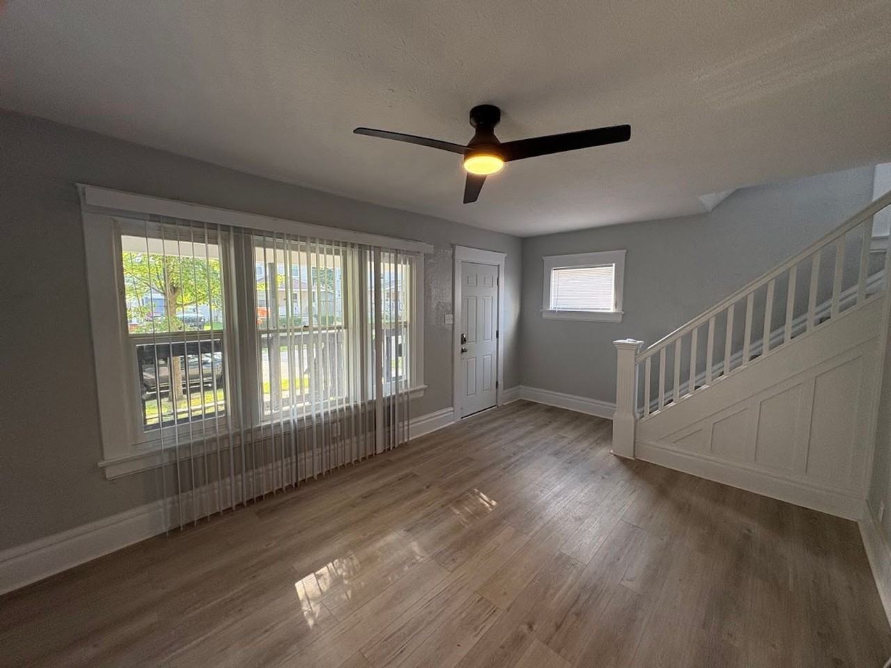 976 Neptune Ave - Photo 4 of 15