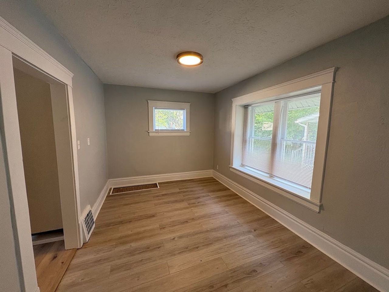976 Neptune Ave - Photo 5 of 15