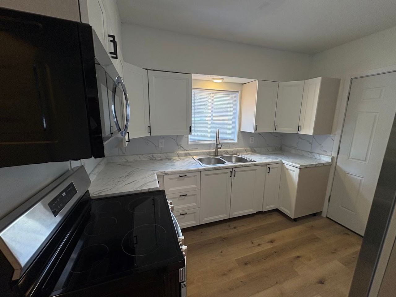 976 Neptune Ave - Photo 7 of 15