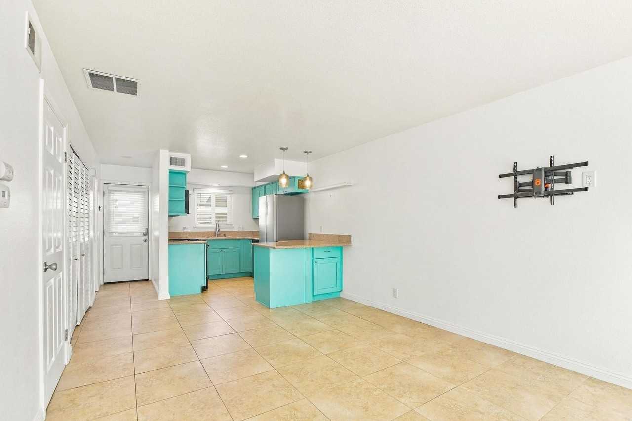 19788 Coventry Ln - Photo 6 of 32