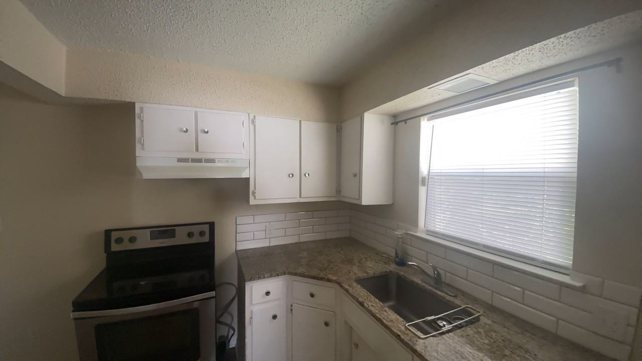 1501 N 10th St - Photo 2 of 9