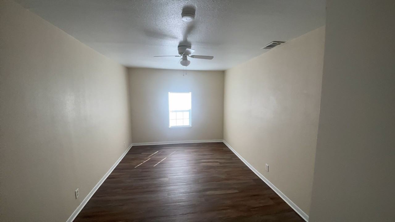 1501 N 10th St - Photo 6 of 9