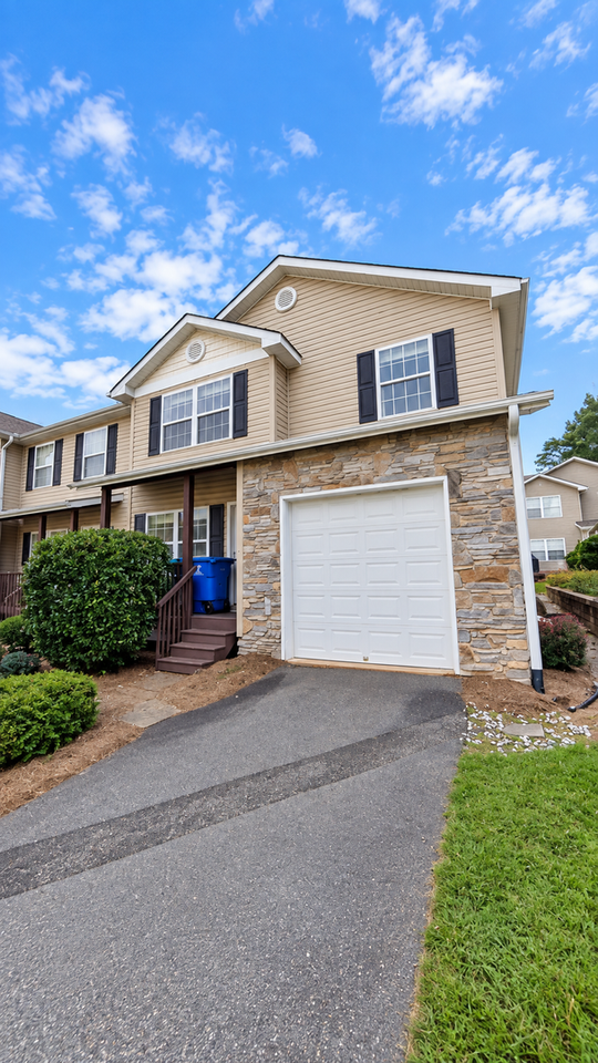 112 Loch Haven Rd - Photo 2 of 9