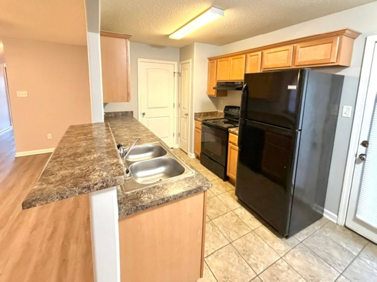 7936 Bay Meadow Cir S - Photo 3 of 8
