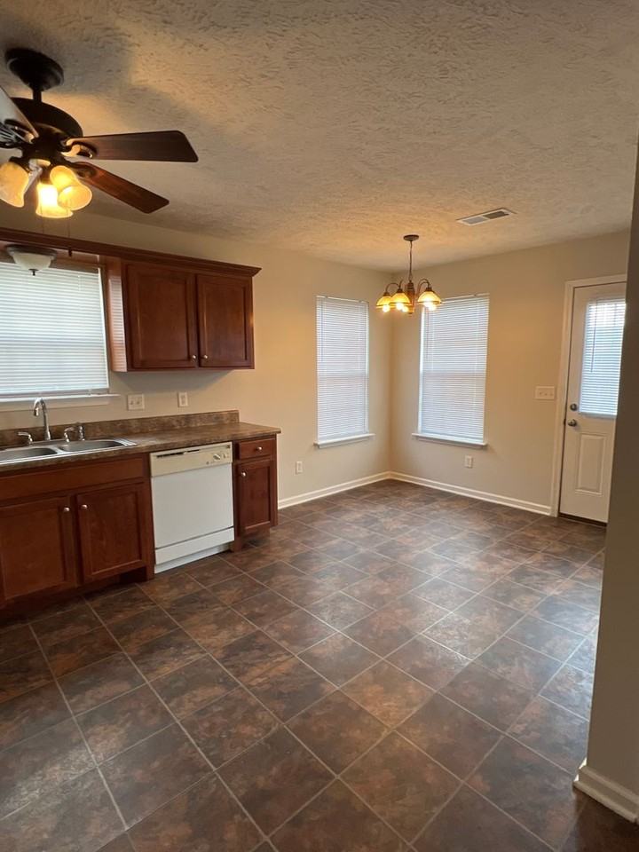 465 Warrior Dr #4 - Photo 4 of 11