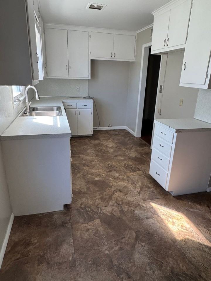 1620 Sw Oklahoma Ave - Photo 4 of 12