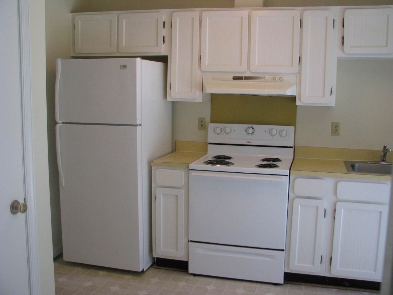 1610 Townwood Ct - Photo 2 of 4