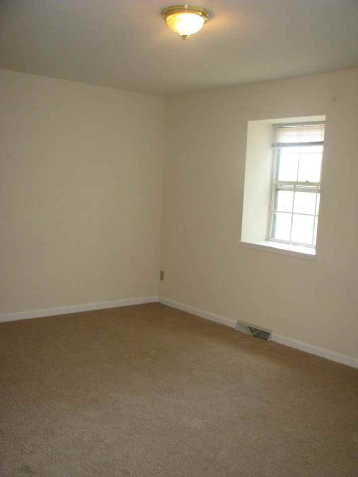 1610 Townwood Ct - Photo 3 of 4