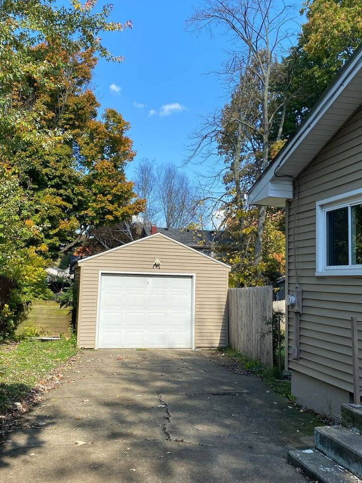 3942 Staatz Dr - Photo 4 of 21