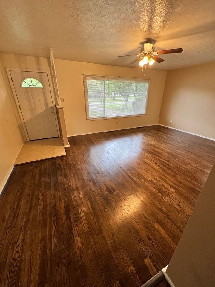 3942 Staatz Dr - Photo 5 of 21