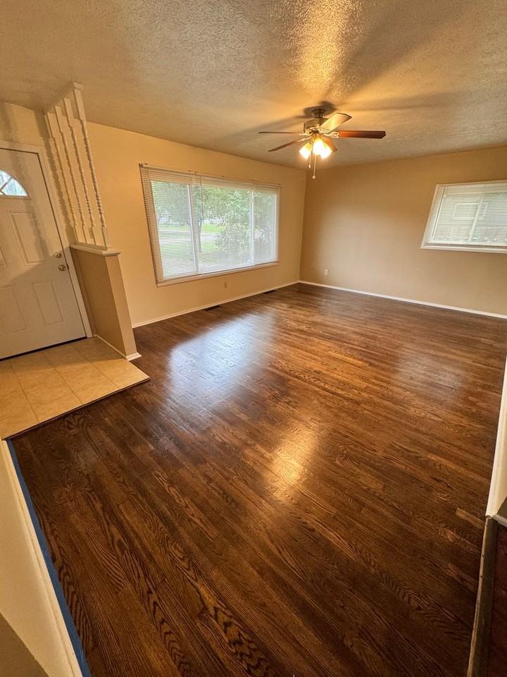 3942 Staatz Dr - Photo 6 of 21