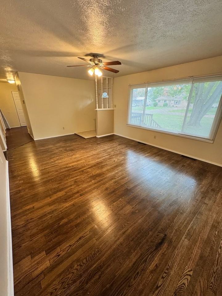 3942 Staatz Dr - Photo 7 of 21