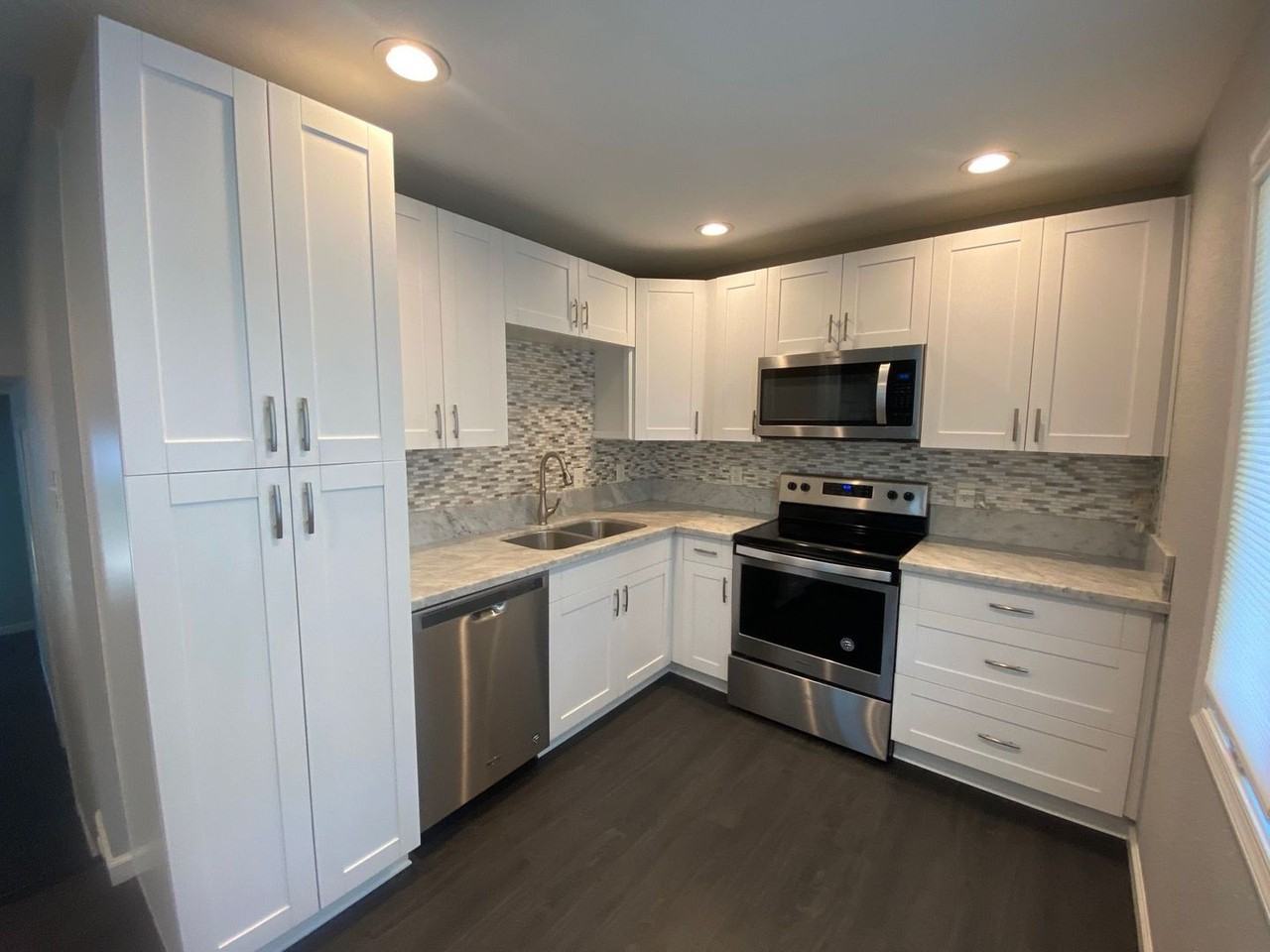 804 Romney Ln - Photo 3 of 22