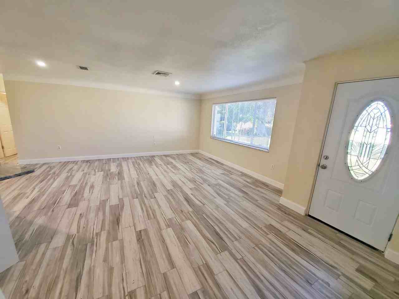 2661 Columbus Way S - Photo 2 of 34