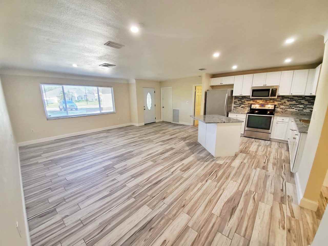 2661 Columbus Way S - Photo 4 of 34
